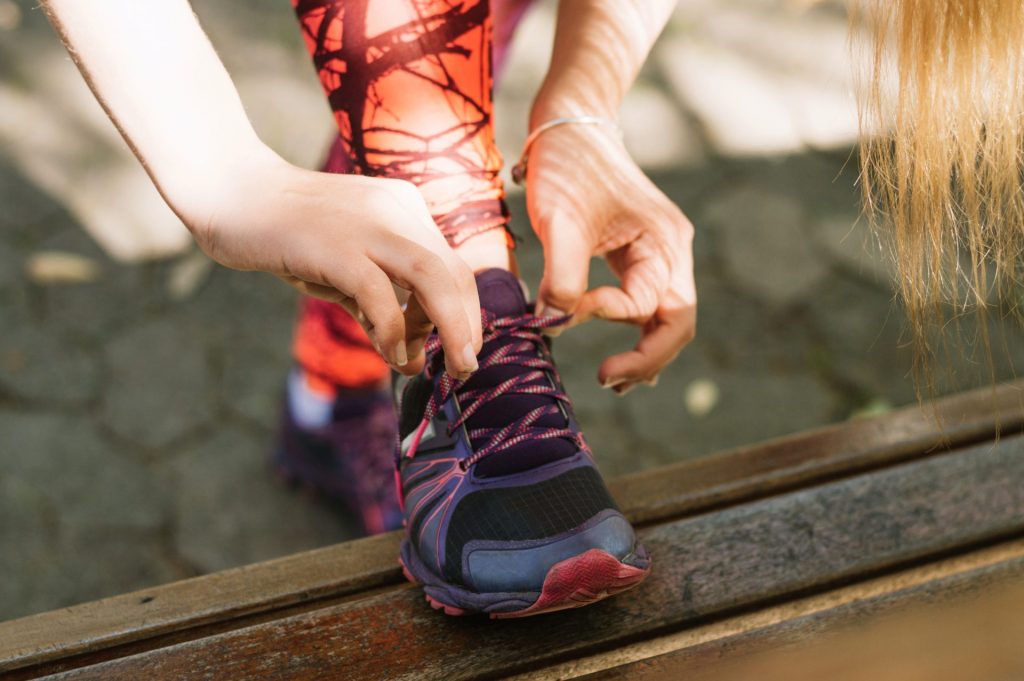 ¿Con qué tipo de zapatillas debo entrenar?